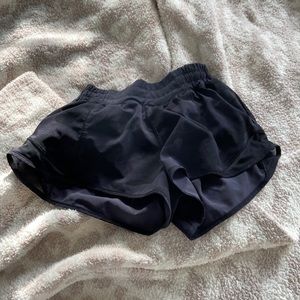 LULU SHORTS 2.5” size 2